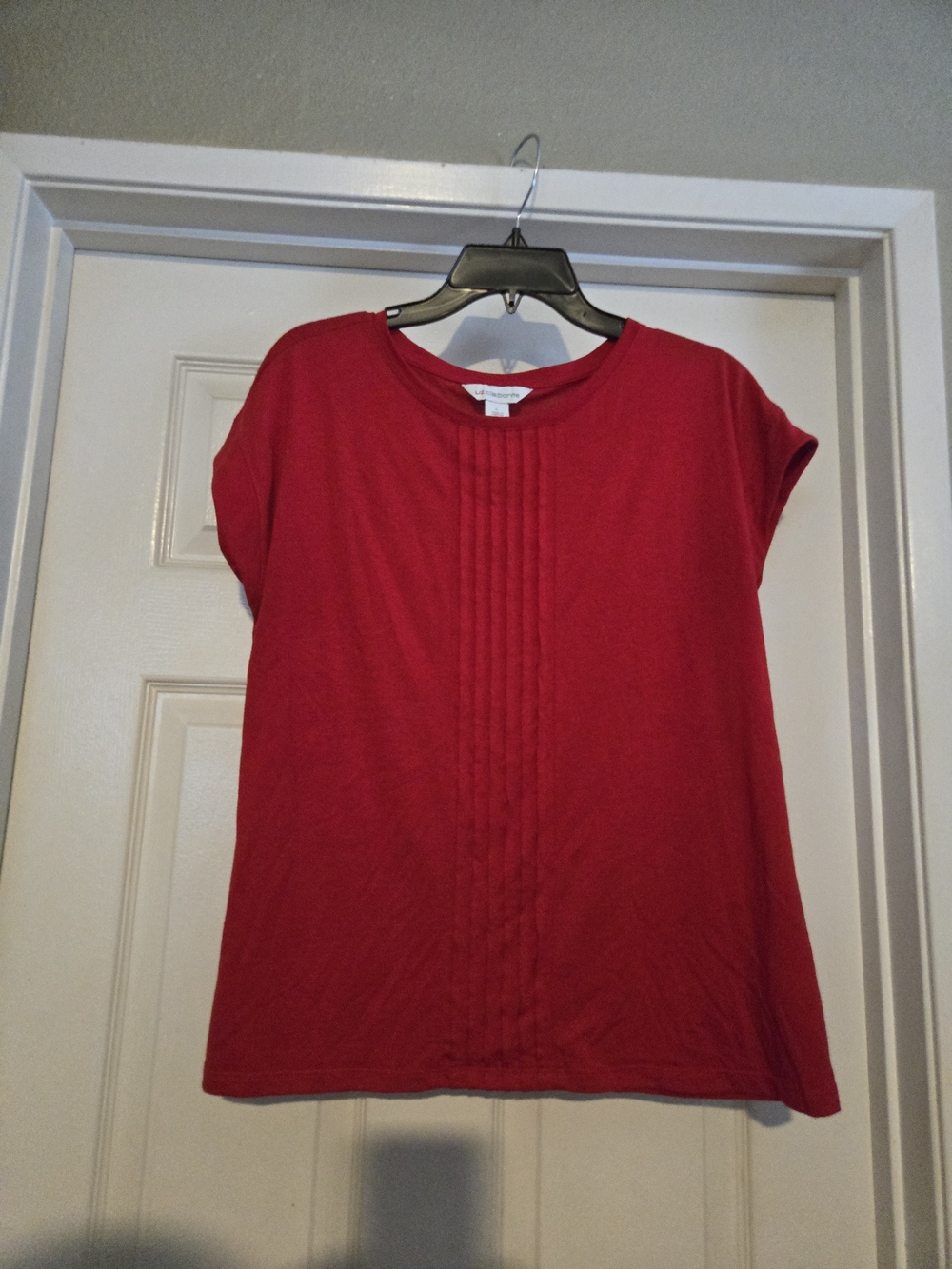 Liz Claiborne Red Short Sleeve Pleated Front Tee